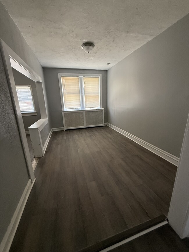 Building Photo - 5623 Ridgewood St