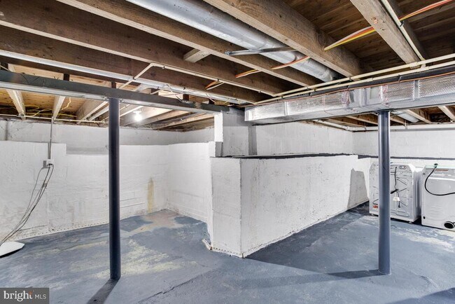 Building Photo - 1227 Tyler Ave