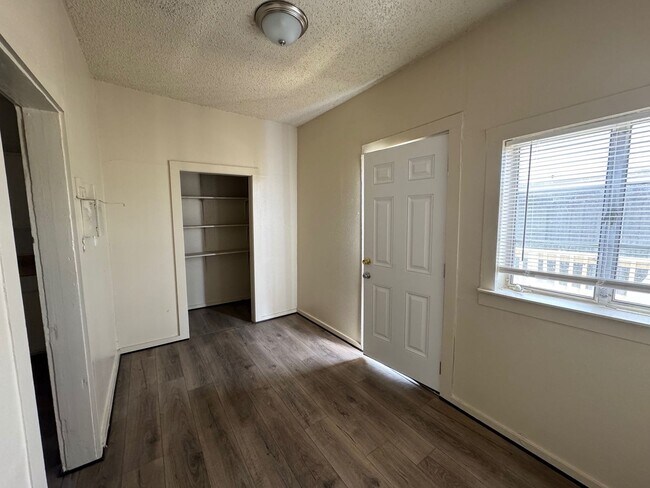 Building Photo - 2 Bedroom 1 Bath Home on 1.5 acres