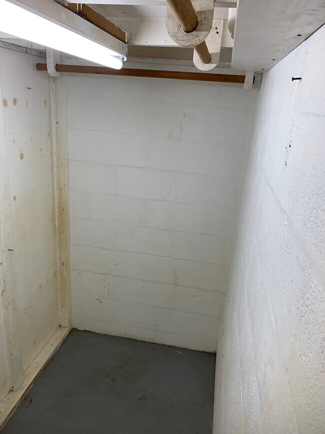 Building Photo - 10790 SW 88th Ave