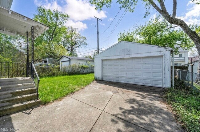 Building Photo - 936 Selwyn Rd
