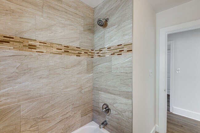 Building Photo - Newly Renovated 3BR/1BTH with Loft for Rent!