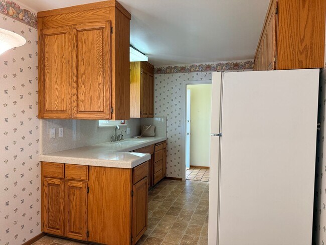 Building Photo - 4975 Bel Escou Dr