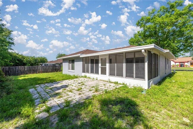 Building Photo - 15121 SW 35th Avenue Rd