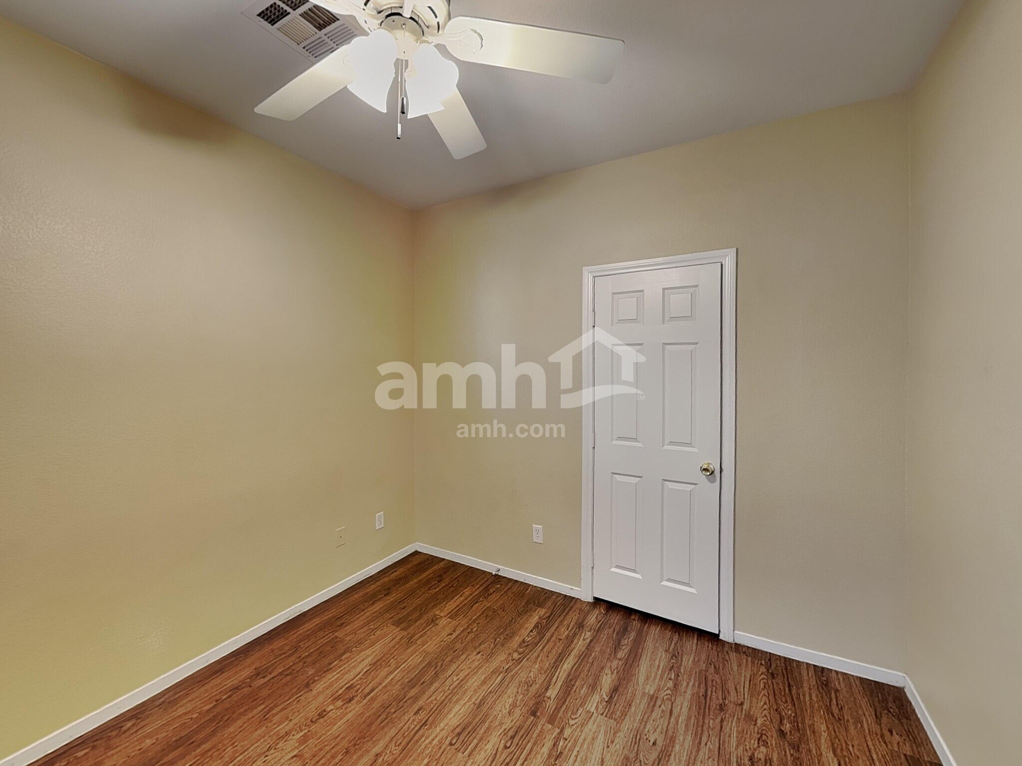 Building Photo - 3469 Chelsea Grove St