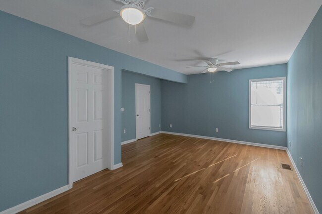Building Photo - WELCOME HOME!