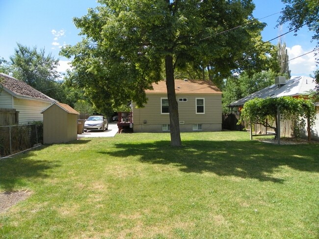 Building Photo - Renovated 3 Bd 1.5 Ba Bungalow