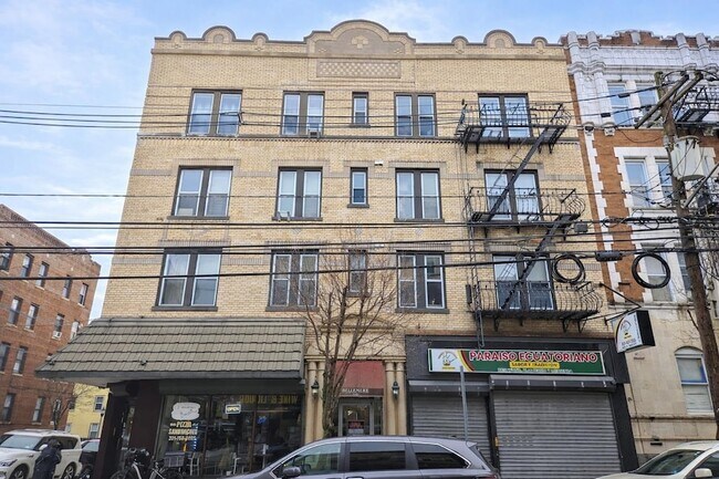 Building Photo - 5114 Hudson Ave