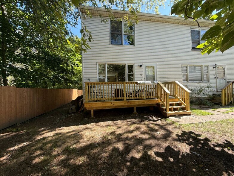 Primary Photo - 90 Roberts St