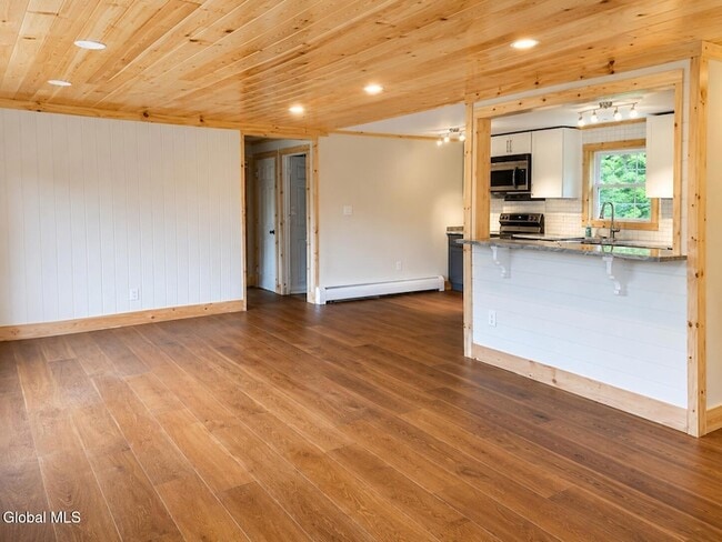 Building Photo - 871 Trout Lake Rd