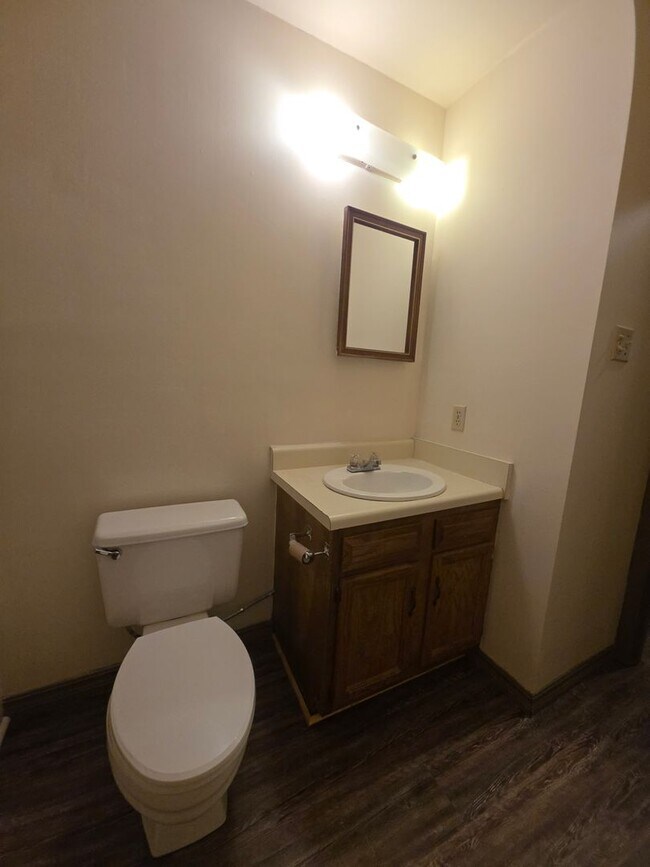 Building Photo - 300 N Hartford Ave