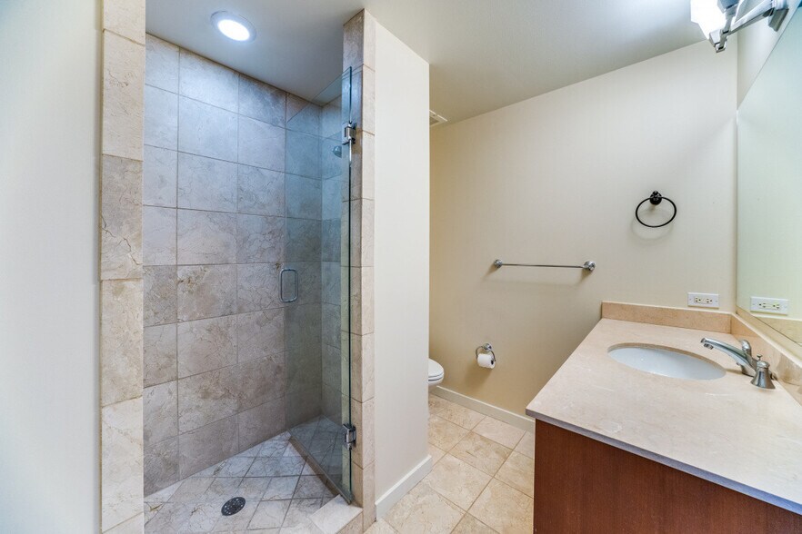 second bath with marble finishes - 1200 Main St