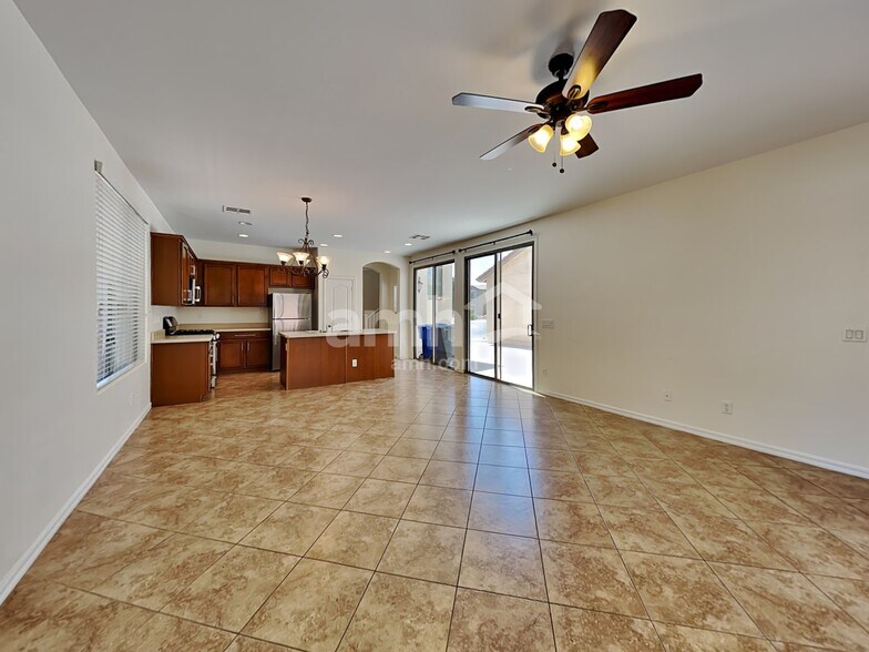 Building Photo - 14584 W Maui Ln