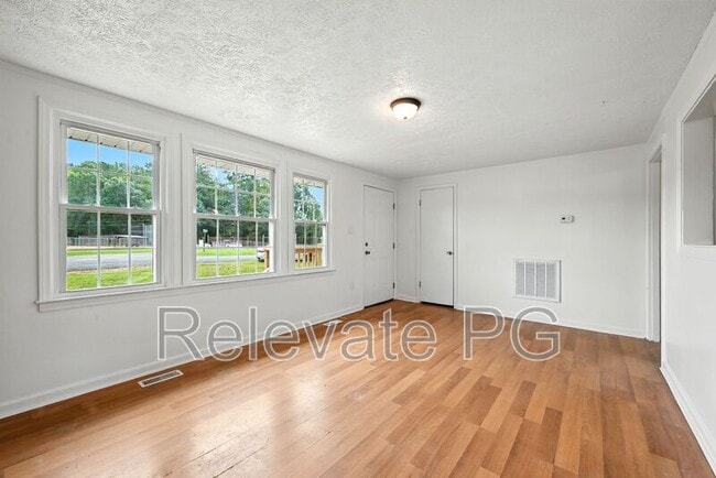 Building Photo - 6432 Maple Rd