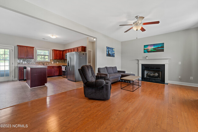 Building Photo - 270 Silver Hills Dr