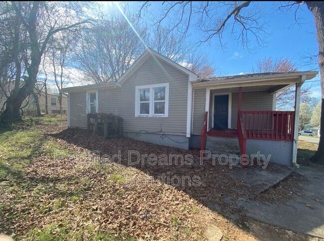 Building Photo - 2240 Flag St