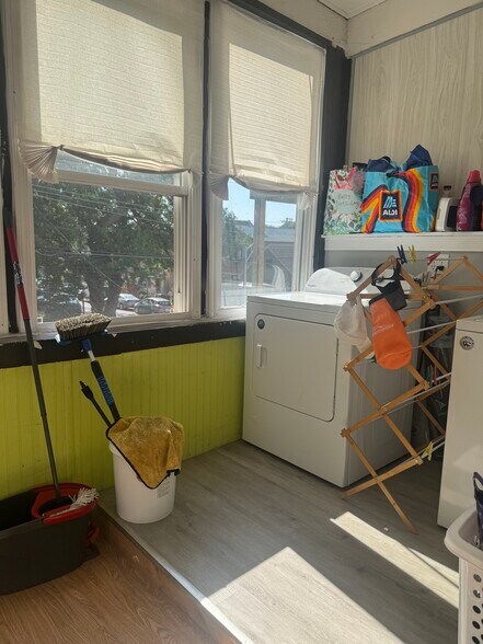 Building Photo - 2971 S Lyman St