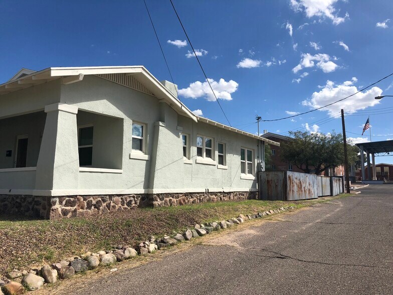 Building Photo - 426 E Helen St