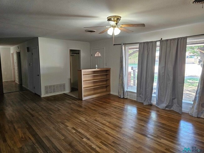 Building Photo - 521 John Doe St