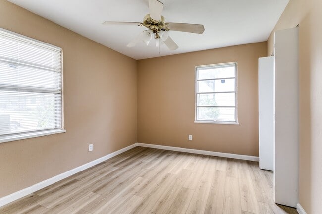 Building Photo - Renovated House in Irving • Great Location