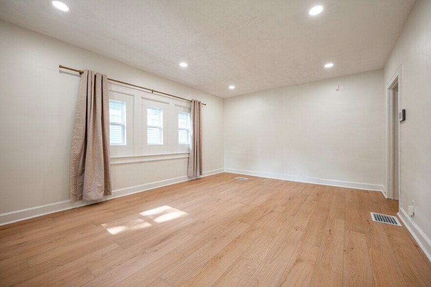 Building Photo - 3438 Carrollton Ave