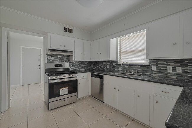 Building Photo - 4115 Mischire Dr