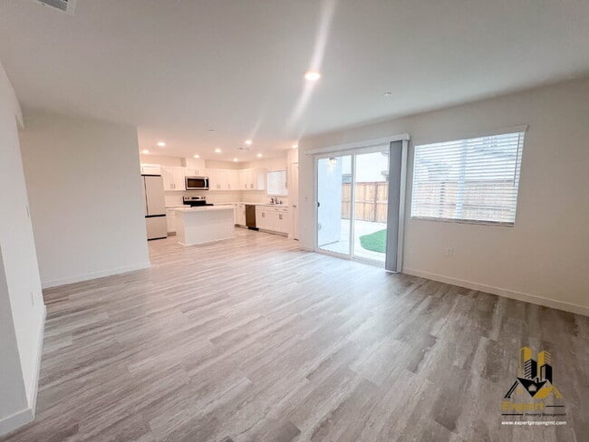 Building Photo - 2081 Blue Star Dr