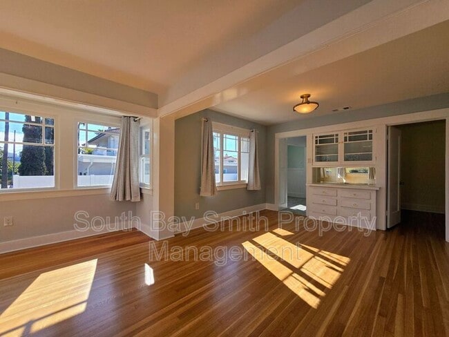 Building Photo - 223 S Guadalupe Ave