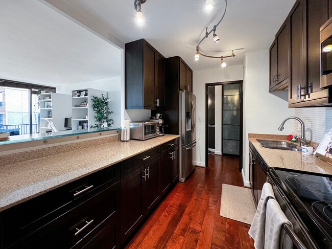 Building Photo - 1400 N State Pkwy