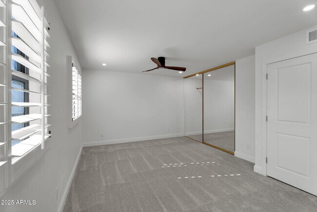 Building Photo - 2542 W Nopal Ave