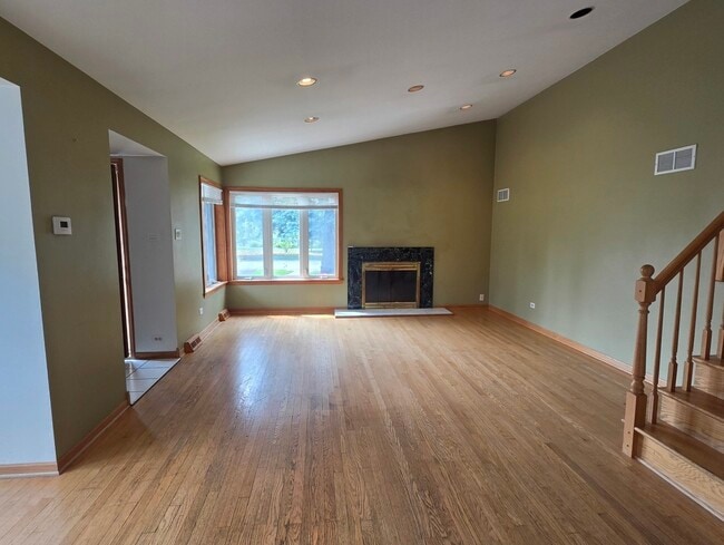 Building Photo - 8418 W Crain St