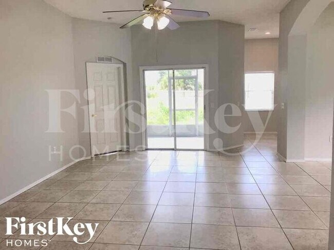 Building Photo - 1237 E Grove Ave