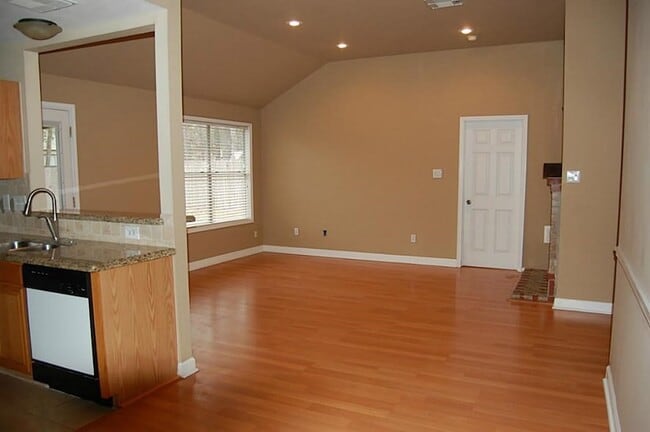 Building Photo - 12130 La Salle Oaks
