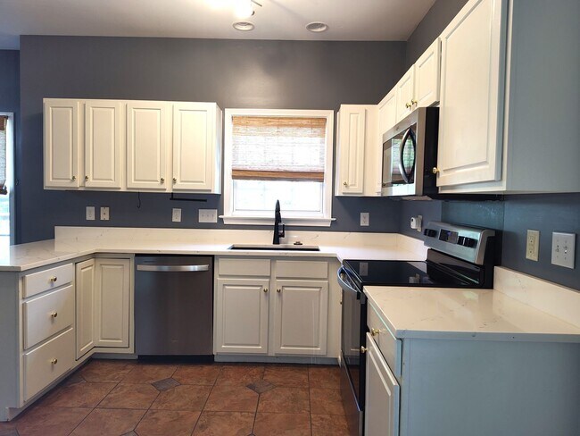 Building Photo - Stunning Corner Lot home located within a cul-de-sac in the Mitchell Glen Community!