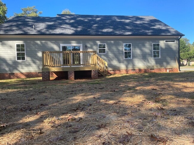 Building Photo - 205 Martingale Dr