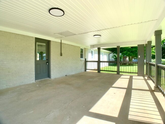 Building Photo - 427 Wayne Dr