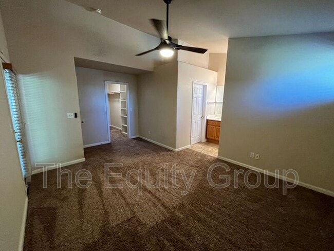 Building Photo - 1422 E Mesa Ct