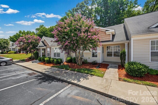 Building Photo - 2052 Shady Pond Dr