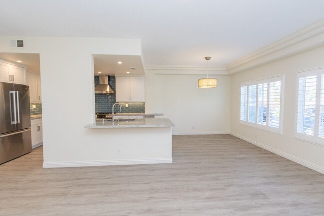 Building Photo - Modern Coastal 3 Bed/3 Bath Townhome w/ Rooftop Deck w/ Bay & Ocean Views in North Pacific Beach!