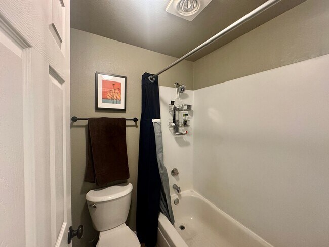 Building Photo - TWO FREE WEEKS - Country Club Condo!