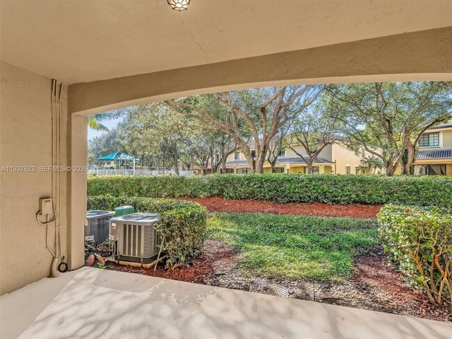 Building Photo - 3878 Tree Top Dr