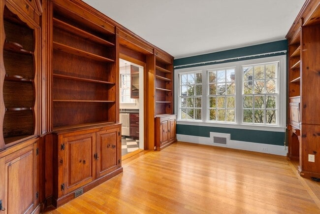 Building Photo - 161 Clinton Rd