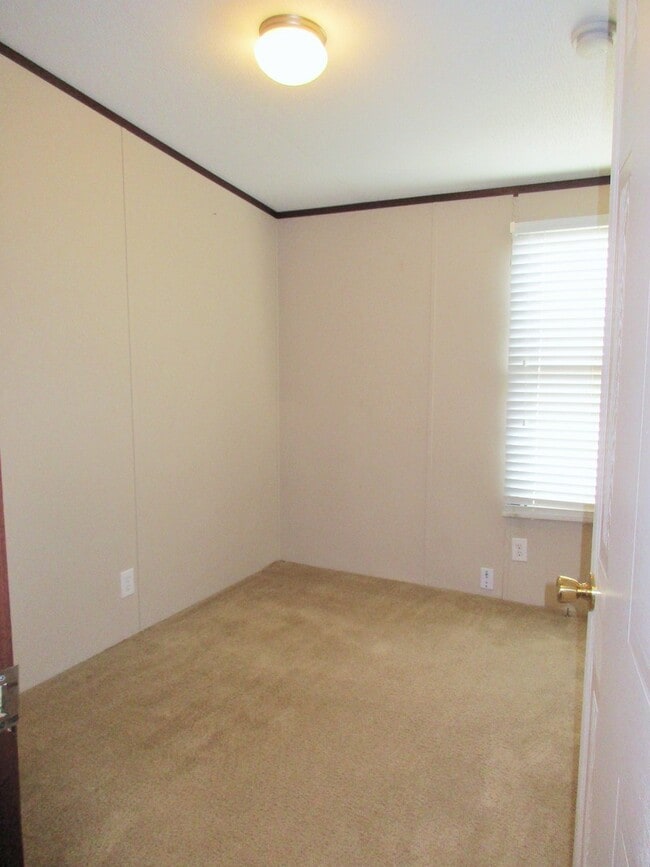 Building Photo - 3 bedroom 2 bath in Hydro, OK  73048