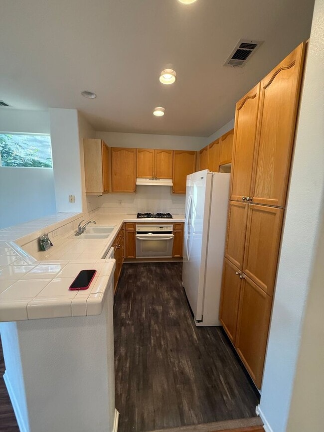 Building Photo - 3 Bedroom Condo- Aliso Viejo