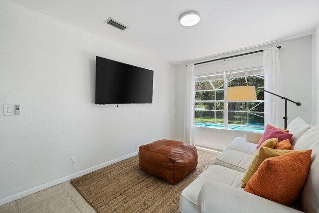 Building Photo - 1527 S Club Dr