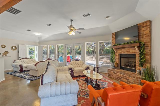 Building Photo - 1522 Oakwood Dr