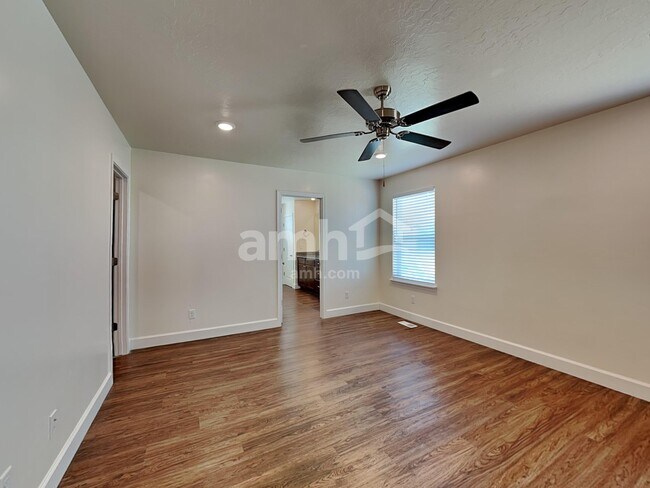 Building Photo - 825 W Grover Ct
