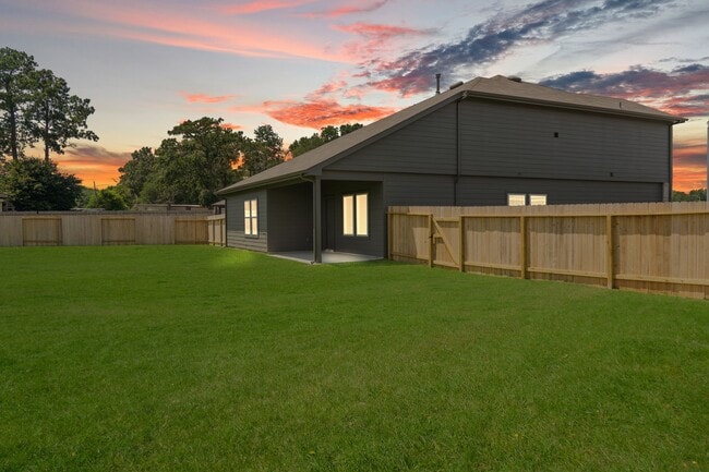 Building Photo - 16727 Hemlock Frst Ln