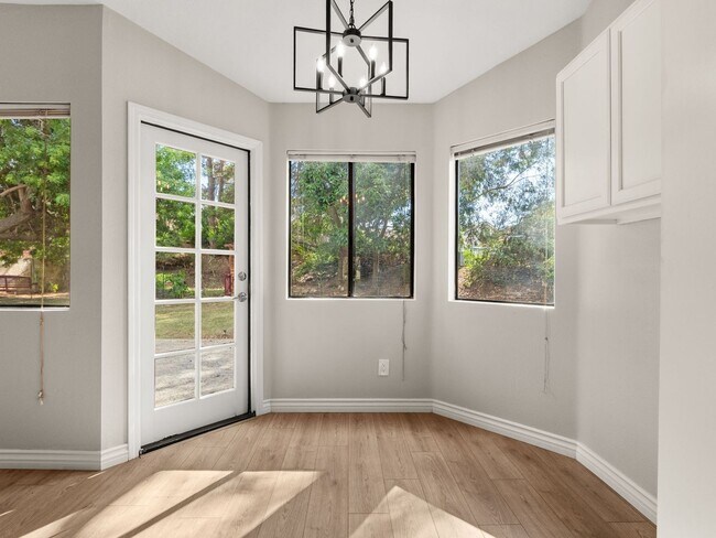 Building Photo - 5911 Rio Valle Dr