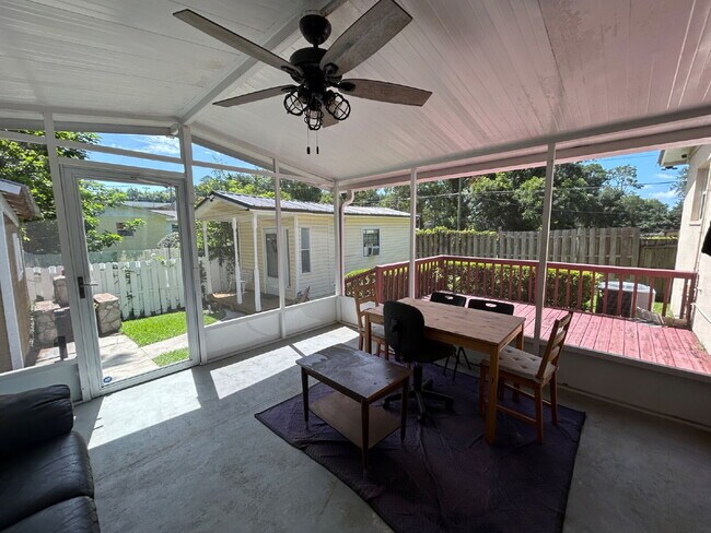 Building Photo - $250 Off Your Second Month's Rent + $250 Referral Bonus | Student-Friendly 3BR Home Minutes from ...